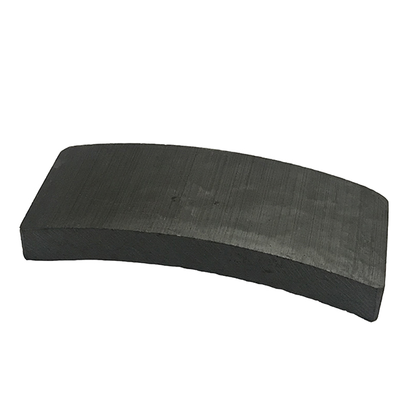 Tile shaped ferrite magnet