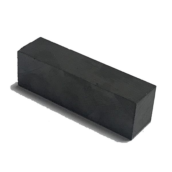 Elongated ferrite magnet