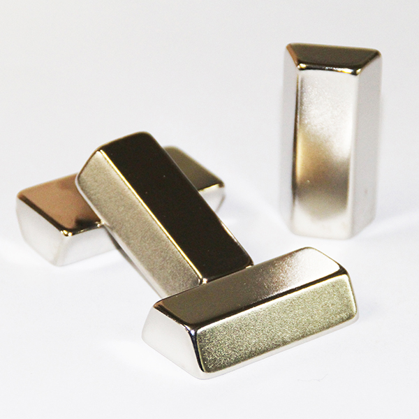 Nickel plated curved neodymium iron boron magnet