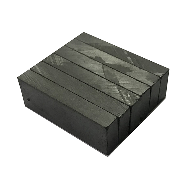 Square ferrite magnet